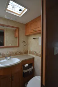 Air Conditioned Damon RV in secure coach yard - Image 4