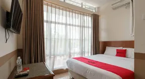 RedDoorz near Plaza Botania 1 Batam - Image 2