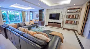 Low-Rise House for Groups Near BTS & EmDistrict For Spacious Cozy Stay - Image 3