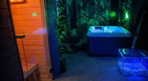 Ô Spa Privatif - Luxury Suite - JACUZZI-SAUNA-NETFLIX-FISHSPA-SERVIETTES-PEIGNOIRS-SANDALES-CAFE - Image 2