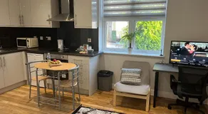 Grand Bleu - London - Next to Piccadilly Line Tube Station & Brand New Facilities - Image 3