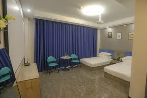 RE MAX Hot Wheat Esports Hotel - Image 2