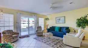 3 A, Three Bedroom Townhome - Image 3