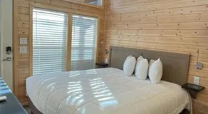 061B Grand Canyon South Rim Chalet with King Bed - Image 2