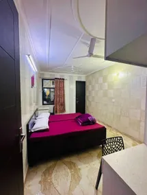 Spacious 4 BR near
Metro station - Image 5