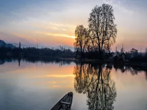 Naaz Kashmir Luxury Houseboat - Image 3