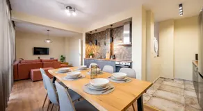 Three Lilies Apartments - Image 5