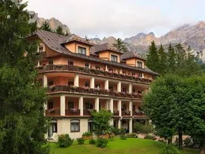 Boutique Hotel Villa Blu Cortina D'Ampezzo - Image 3