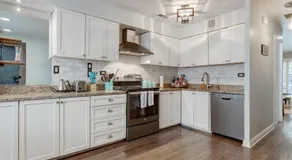 Charming & Bright Multilevel Townhome with Parking - Image 5