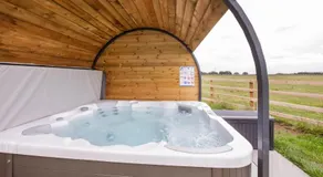 Little Meadow Pods with Hot Tub - Image 3