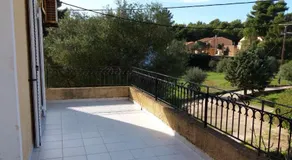 Yellow house - Image 4