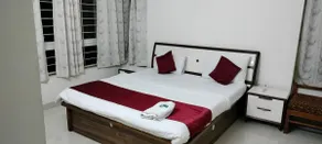 Amanora 2bhk service apartment - Image 4