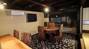 伝統とモダンが溶け合う侍ルーツの古民家 kominka翠 sui - Image 2