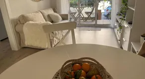 Precioso Bajo en 2a línea de mar - Image 2