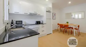 Escapada con parking para 3, vive la Latina - Image 3