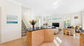 Bec's Beach House Getaway - Image 4
