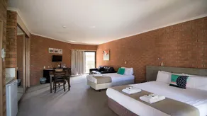 Ashleigh Court Motor Inn - Image 2