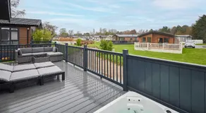 Sandy Lane 18 - Lodge with Hot Tub - Image 5