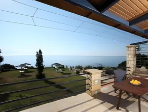 Alexandros Beachfront Apartments near Petalidi with Private Sunbeds & Sea View - Image 2