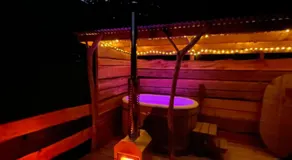 Sparrow Cabin Hot Tub - Image 5
