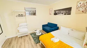 London Budget-Friendly Stay - Image 2