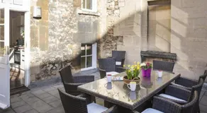Harry’s Townhouse - Image 5