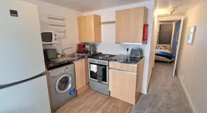 Lovely 1 bedroom apartment with parking - Image 2