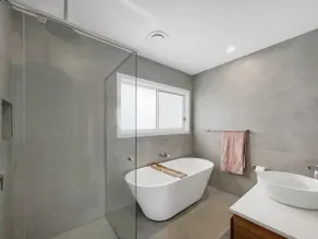 Coastline Cove: Modern Townhome Oasis - Image 2