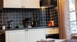Luxury Suites Meir by Rikas Hotels - Image 4