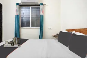 SPOT ON Hotel Deluxe - Image 2
