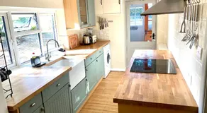 Holly Tree Cottage - 3 bedrooms and large garden with optional glamping double outside - Image 3