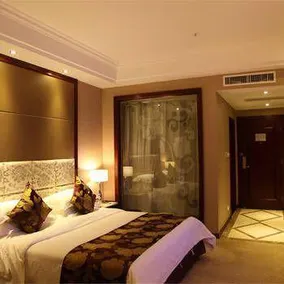 Four Seasons Moon Hotel - Image 4