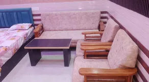 Kanha ji 82798s58346 PG family 12 rooms near lord Krishna temple free pick up service also Activa rent - Image 4