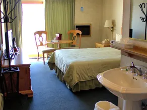 Bay Front Inn - Image 3