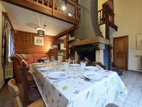 Family Villa with Garden - Image 3