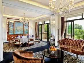 Chateau Star River Hotel - Image 4