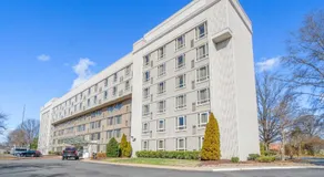 315 LoSo Hotel Airport - Image 5