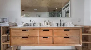 Beautiful Fully Renovated Mid-Centruy Modern Home - Image 4