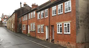 Charming 2BR Edwardian House in Market Town - Image 5