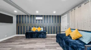 Classy and Chic 2BR Home near Galleria - Image 3