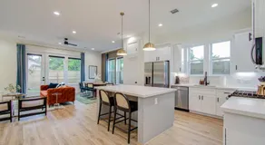 4BR w/ Backyard Theatre | 5 Mins to Downtown - Image 2