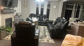 Spacious Bedroom-Near Airport YYC - Image 2