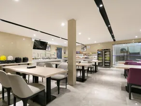 Lavande Hotel Wuhan Yangluo Metro Station - Image 2