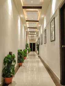 Royal Inn Hotel - Image 2
