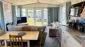 Cosy 2 bed in Dovercourt Holiday Park -Sleeps 6 - Image 2