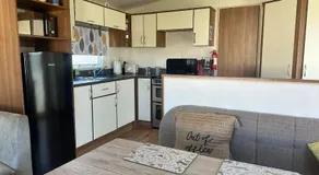 Homely 3 Bedroom Caravan in Cirencester - Image 5