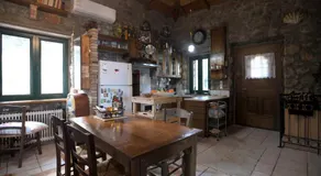 Stone house with panoramic view - Image 4