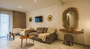 Naias Nemeia Luxury Rooms - Image 2