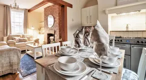 The Cottage in Chester, Sleeps 6 with FREE Parking - Image 3