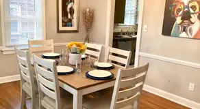 Cute 2 Bedroom Home - Huge backyard, near downtown! - Image 4